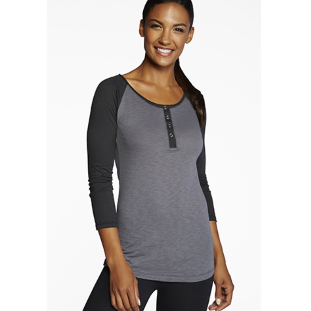 Fabletics 3/4 sleeve two-tone snap front top - Picture 2 of 8